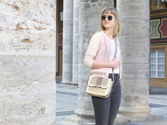 pink bomber jacket, slippers, skinny jeans, ray ban sunnies, outfit, style, look, fashion blog
